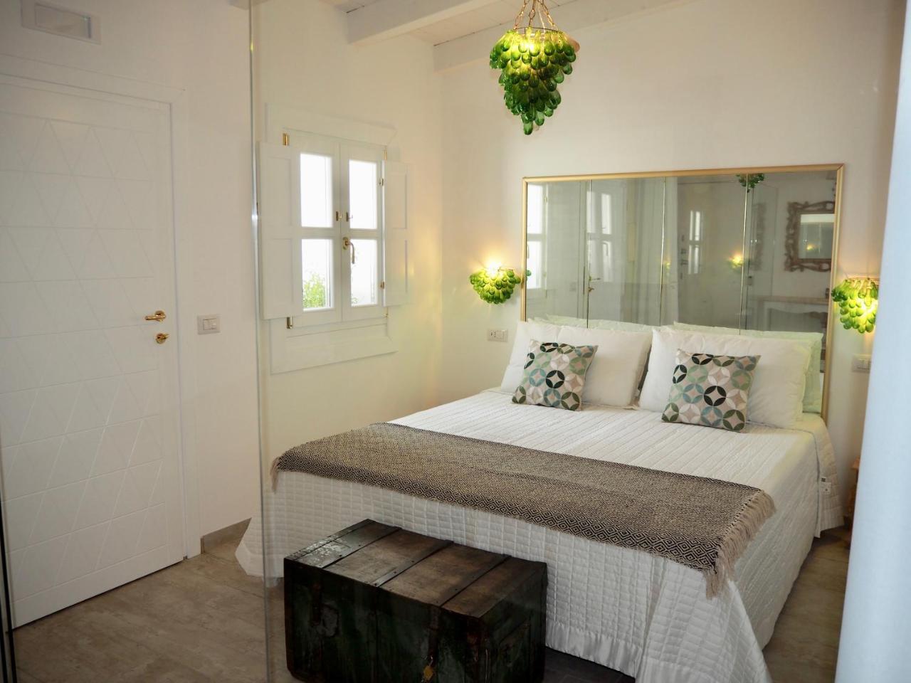 Small Double Room,736836337:JPEG